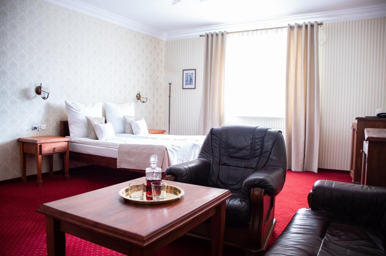 Dwor Czarneckiego Hotel Бялисток Екстериор снимка