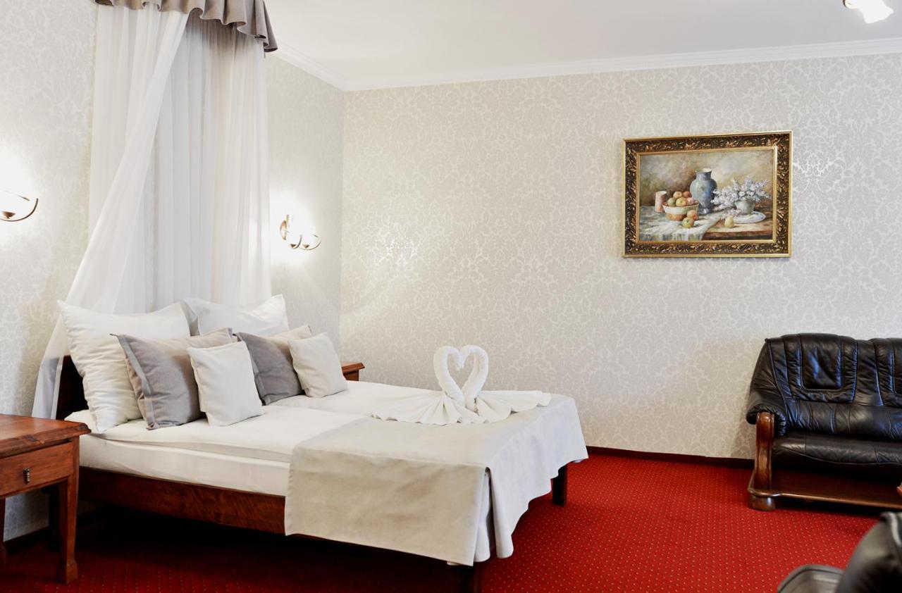 Dwor Czarneckiego Hotel Бялисток Екстериор снимка